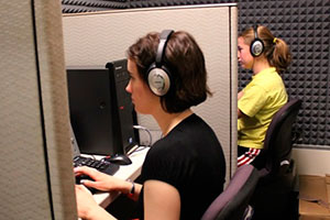 Оборудовать лингафонный кабинет иногда означает приобрести не только технику, а и провести специальные работы по звукоизоляции и звукокоррекции для достижения наилучшего учебного процесса