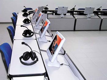 Купити цифрову лінгафонну лабораторію в Києві дозволить оснастити будь-який навчальний заклад високотехнологічним обладнанням для вивчення різних іноземних мов