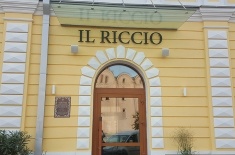 Монтаж уличных всепогодных динамиков для ресторана Il Riccio в городе Киев на Контрактовой площаде